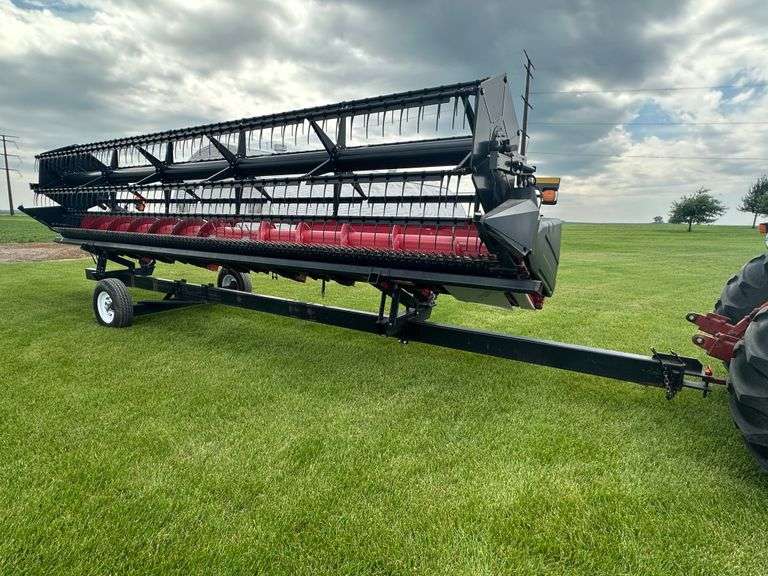 2003 IH Model 1020 Bean Head, 25’, Comes with Custom Built Trailer Specifically Made for the Head