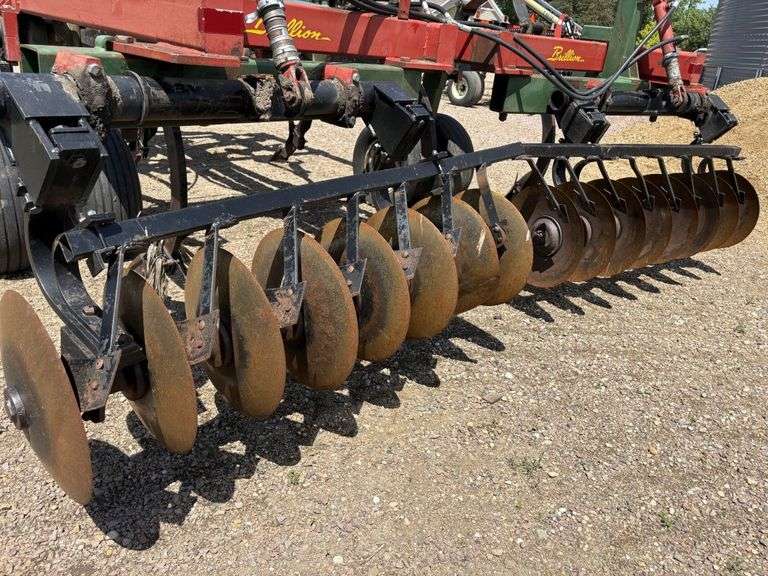 Brillion LandCommander Disk Ripper, (5) Shank, with 2.5” Points, Cover ...