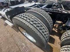 2015 Volvo VNL Daycab, D13 Engine with 425hp, 457,000 Miles, I Shift Transmission, 180” Wheelbase, A