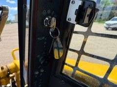 Gehl 4835 SXT Turbo Skid Loader, 985 Hours, Radio, Heat, Auxiliary Hydraulics, Quick Attach, New Buc