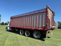 2007 Peterbilt 379 with 2014 Meyer 9128RT Forage Box, 114,980 Actual Miles, Air Lift Tax Axle with 3