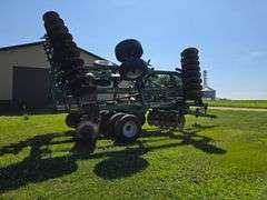 Wishek 862NT Tandem Disk, 30’, Rotary Scrapers, Approx 29” Front Blades, Approx 29” Rear Blades, 385