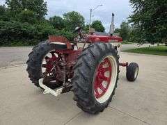 Farmall 460 Wide Front Gas Tractor, 15.5-38 Rears, 2pt Fast Hitch, 11L-15 Fronts, 540 PTO, Mid Hydra