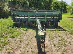 John Deere 1530 Drill on John Deere 1570 Cart, 20’ Minimum Till Drill with Markers, No Monitor, Has 