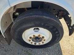 1999 International 4900 Truck with 2,350 Gallon Tank, 197,509 Miles, DT466E Engine, 6 Speed Plus Man