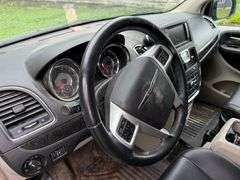 2014 Chrysler Town and Country Van, 140K Miles, Leather, DVD Player, 3.6L, 17” wheels, VIN:2C4RC1BG4