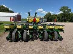 John Deere 1770 Conservation 24R30” Planter, 3 Bushel Boxes, (2) 200 Gallon Liquid Fertilizer Tanks 