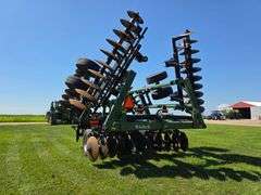 Wishek 862NT Tandem Disk, 30’, Rotary Scrapers, Approx 29” Front Blades, Approx 29” Rear Blades, 385