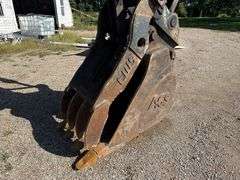John Deere 225D LC Excavator, 7,340 Hours, 32” Tracks, 30” Bucket, Hydraulic Thumb, SN: 1FF225DXAA05