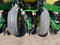John Deere 1770 Conservation 24R30” Planter, 3 Bushel Boxes, (2) 200 Gallon Liquid Fertilizer Tanks 