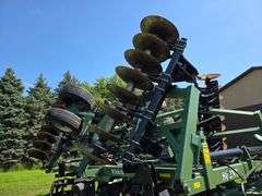 Wishek 862NT Tandem Disk, 30’, Rotary Scrapers, Approx 29” Front Blades, Approx 29” Rear Blades, 385