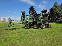 Wishek 862NT Tandem Disk, 30’, Rotary Scrapers, Approx 29” Front Blades, Approx 29” Rear Blades, 385
