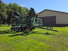 Wishek 862NT Tandem Disk, 30’, Rotary Scrapers, Approx 29” Front Blades, Approx 29” Rear Blades, 385