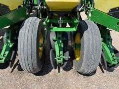John Deere 1770 Conservation 24R30” Planter, 3 Bushel Boxes, (2) 200 Gallon Liquid Fertilizer Tanks 
