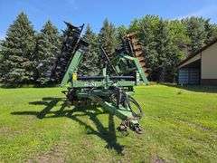 Wishek 862NT Tandem Disk, 30’, Rotary Scrapers, Approx 29” Front Blades, Approx 29” Rear Blades, 385