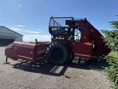 2006 Amity 12R22” 2700 Sugarbeet Lifter, Approx 400 Acres on new hard surface wheels, 1 year on rear