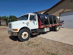 1999 International 4900 Truck with 2,350 Gallon Tank, 197,509 Miles, DT466E Engine, 6 Speed Plus Man