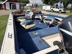 1999 Crestliner 1850 Sportfish Boat, 18.5’, Evinrude 150 Motor, Walkthru Windshield, Depth Finder, w