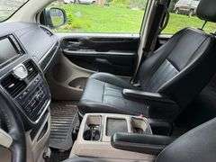 2014 Chrysler Town and Country Van, 140K Miles, Leather, DVD Player, 3.6L, 17” wheels, VIN:2C4RC1BG4