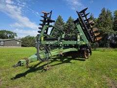 Wishek 862NT Tandem Disk, 30’, Rotary Scrapers, Approx 29” Front Blades, Approx 29” Rear Blades, 385