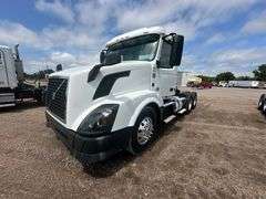 2015 Volvo VNL Daycab, D13 Engine with 425hp, 457,000 Miles, I Shift Transmission, 180” Wheelbase, A