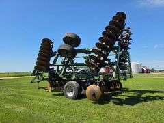 Wishek 862NT Tandem Disk, 30’, Rotary Scrapers, Approx 29” Front Blades, Approx 29” Rear Blades, 385