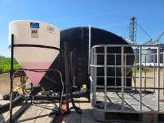 1999 International 4900 Truck with 2,350 Gallon Tank, 197,509 Miles, DT466E Engine, 6 Speed Plus Man