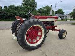 Farmall 460 Wide Front Gas Tractor, 15.5-38 Rears, 2pt Fast Hitch, 11L-15 Fronts, 540 PTO, Mid Hydra
