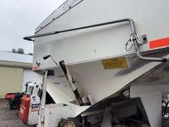 Mobility 800 Row Crop Fertilizer Spreader, Pull Type, 60’ Spread, 380/90R46 Singles, Adjustable Axle