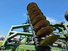 Wishek 862NT Tandem Disk, 30’, Rotary Scrapers, Approx 29” Front Blades, Approx 29” Rear Blades, 385