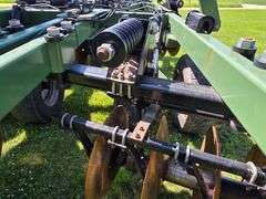 Wishek 862NT Tandem Disk, 30’, Rotary Scrapers, Approx 29” Front Blades, Approx 29” Rear Blades, 385