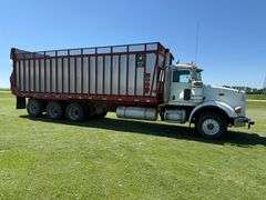 2007 Peterbilt 379 with 2014 Meyer 9128RT Forage Box, 114,980 Actual Miles, Air Lift Tax Axle with 3