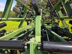 Wishek 862NT Tandem Disk, 30’, Rotary Scrapers, Approx 29” Front Blades, Approx 29” Rear Blades, 385