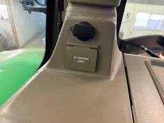 2021 John Deere 8R340 MFWD Tractor, 959 Hours, E23 Power Shift Transmission, ILS, Ultimate Comfort C