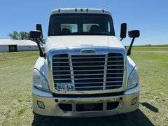 2015 Freightliner 125 Cascadia Semi Tractor, DD13 Detroit Engine @ 450hp, 219,415 Miles, Deleted, 10