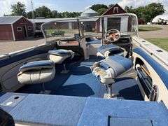 1999 Crestliner 1850 Sportfish Boat, 18.5’, Evinrude 150 Motor, Walkthru Windshield, Depth Finder, w