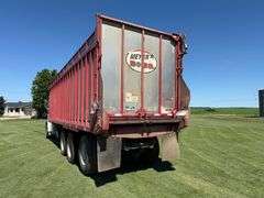 2007 Peterbilt 379 with 2014 Meyer 9128RT Forage Box, 114,980 Actual Miles, Air Lift Tax Axle with 3