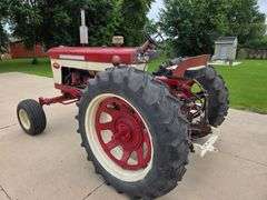 Farmall 460 Wide Front Gas Tractor, 15.5-38 Rears, 2pt Fast Hitch, 11L-15 Fronts, 540 PTO, Mid Hydra