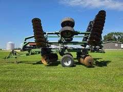 Wishek 862NT Tandem Disk, 30’, Rotary Scrapers, Approx 29” Front Blades, Approx 29” Rear Blades, 385