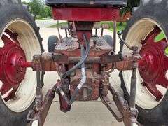 Farmall 460 Wide Front Gas Tractor, 15.5-38 Rears, 2pt Fast Hitch, 11L-15 Fronts, 540 PTO, Mid Hydra