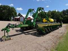 John Deere 1770 Conservation 24R30” Planter, 3 Bushel Boxes, (2) 200 Gallon Liquid Fertilizer Tanks 