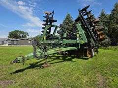 Wishek 862NT Tandem Disk, 30’, Rotary Scrapers, Approx 29” Front Blades, Approx 29” Rear Blades, 385