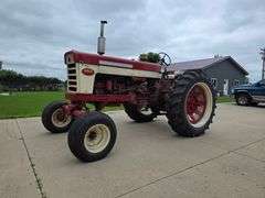 Farmall 460 Wide Front Gas Tractor, 15.5-38 Rears, 2pt Fast Hitch, 11L-15 Fronts, 540 PTO, Mid Hydra