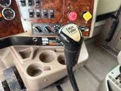 2006 International 9200i Semi with Sleeper, 665,108 Miles, Cumins ISX 15 Engine, 10 Speed Transmissi
