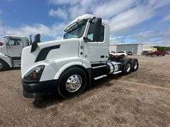 2015 Volvo VNL Daycab, D13 Engine with 425hp, 457,000 Miles, I Shift Transmission, 180” Wheelbase, A