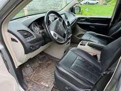 2014 Chrysler Town and Country Van, 140K Miles, Leather, DVD Player, 3.6L, 17” wheels, VIN:2C4RC1BG4