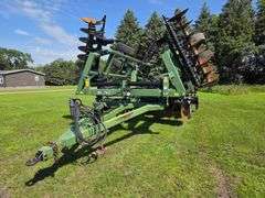 Wishek 862NT Tandem Disk, 30’, Rotary Scrapers, Approx 29” Front Blades, Approx 29” Rear Blades, 385
