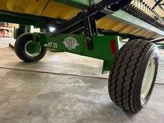 2001 John Deere 925F 25’ Flexhead with Unverferth Head Trailer, Full Finger Reel, SN: H00925F691586.