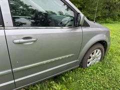 2014 Chrysler Town and Country Van, 140K Miles, Leather, DVD Player, 3.6L, 17” wheels, VIN:2C4RC1BG4