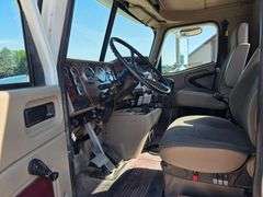 2007 International 9400 Day Cab Semi, 442,458 Miles, Cummins ISX 15 Engine, 10 Speed Transmission, 2